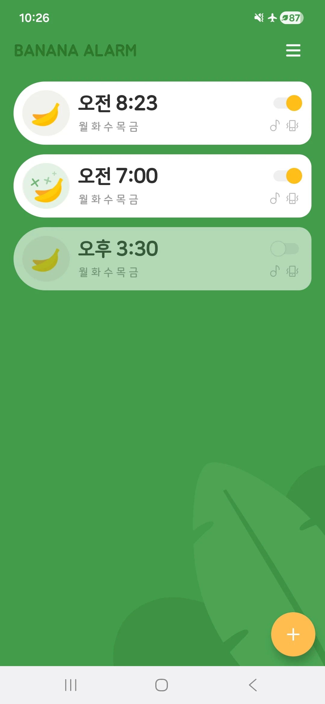 Banana Alarm for Android showing three scheduled alarms with banana icons and individual switches. App interface shown in Korean.